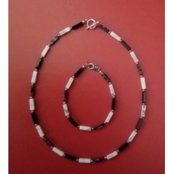 Martine Portelli créations, Marseille en Provence, bijou en pierres naturelles: collier unisexe En Noir et Blanc 46 cm