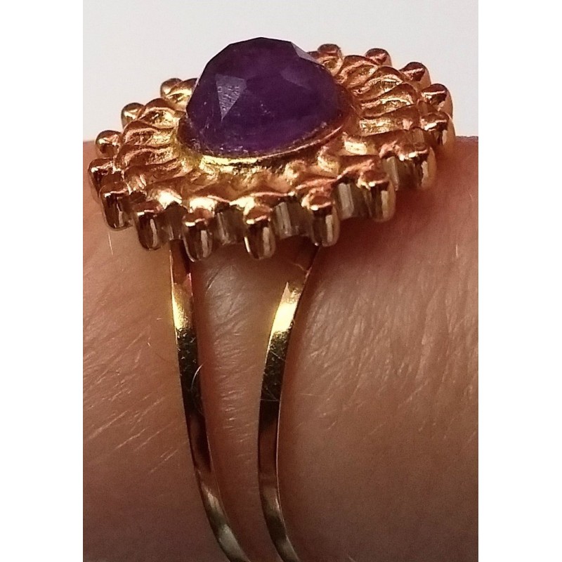 Bague Violetta, réglable, ornée d'un cabochon d'améthyste, création Martine Portelli, Marseille