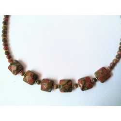 Martine Portelli créations, Marseille en Provence, bijou en pierres naturelles: collier Eveil de Printemps en unakite