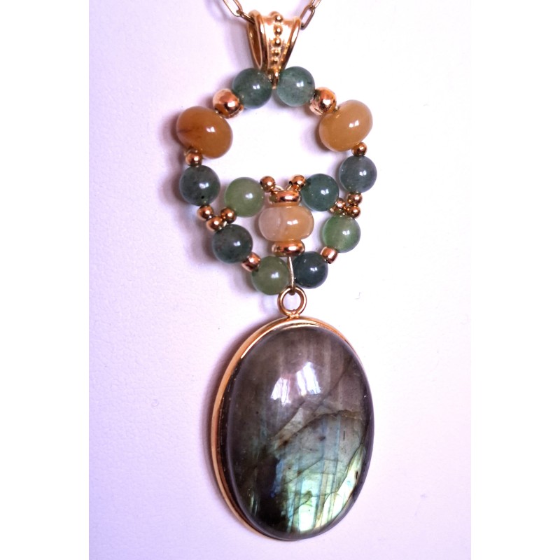 Collection Dentelles de Perles: Pendentif en labradorite et aventurine ESPERANCE, création Martine Portelli