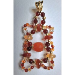 Collection Dentelles de Perles: Pendentif unisexe en cornaline ORANGE SANGUINE