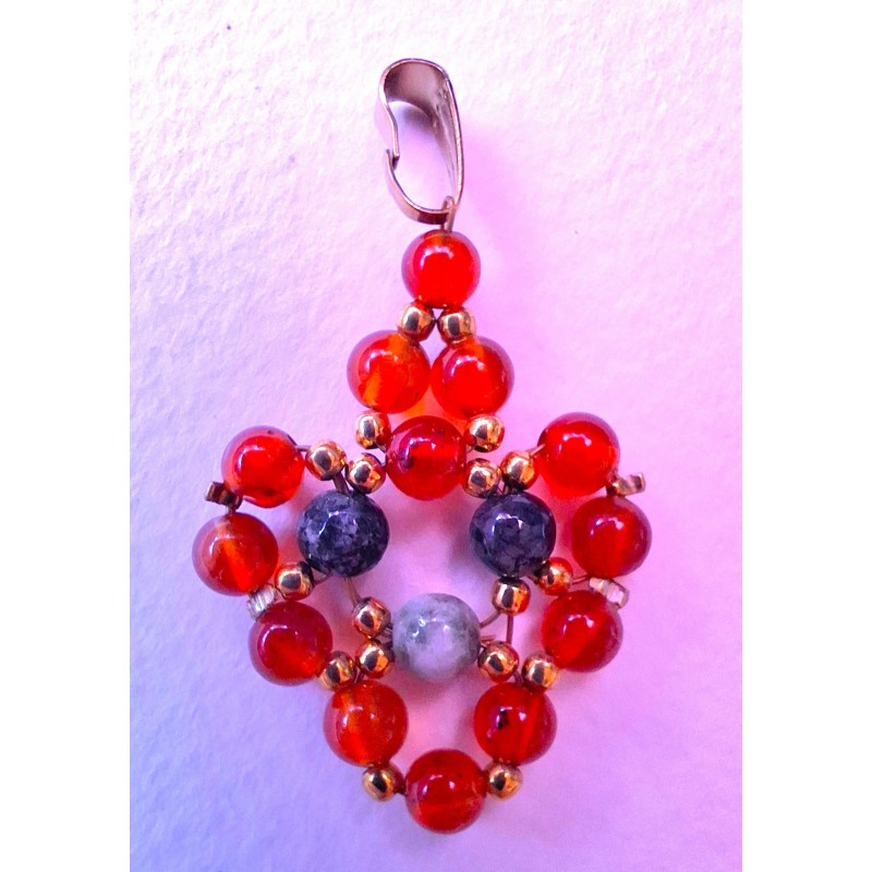 Pendentif agates rouge et indienne CUPIDON, Collection Dentelles de Perles créée par Martine Portelli