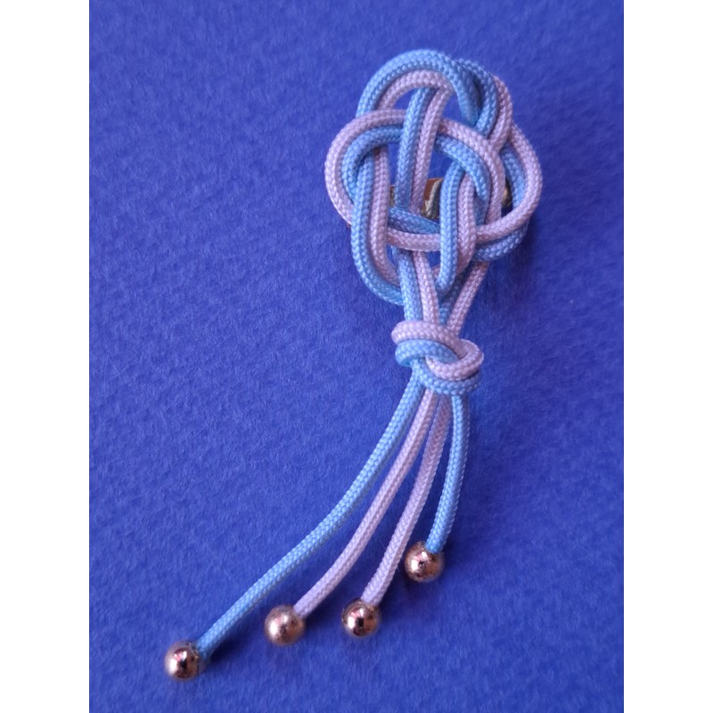 Broche soie macramé Ciel d'été, création Martine Portelli