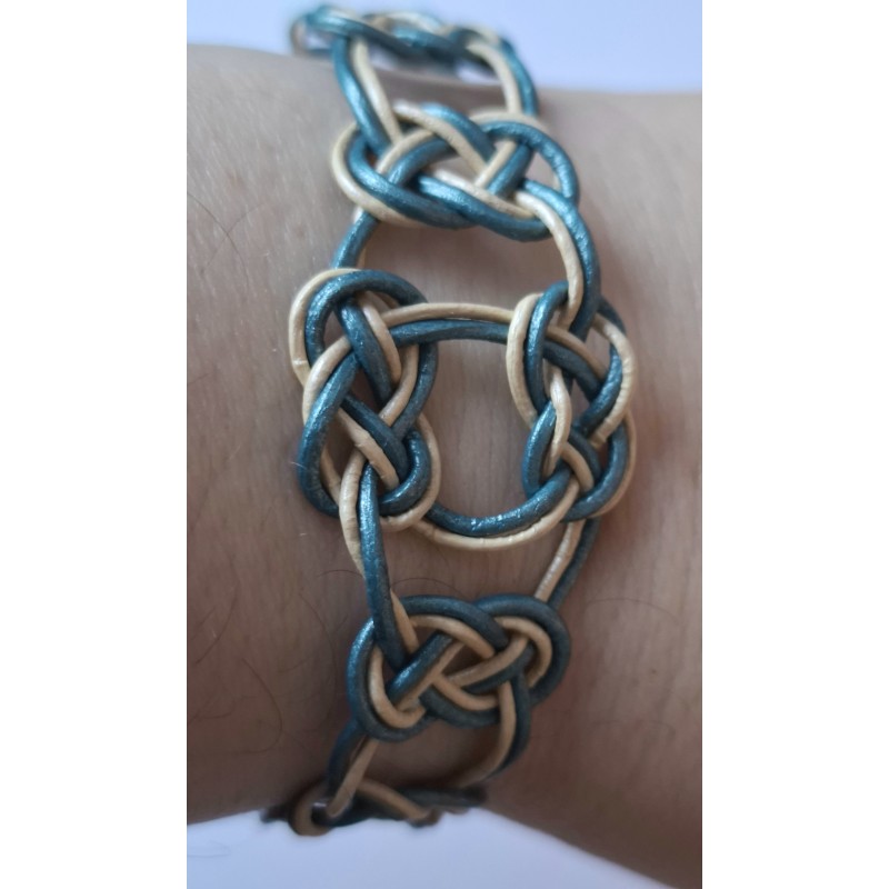 Bracelet en cuir macramé Infini bleu, création Martine Portelli