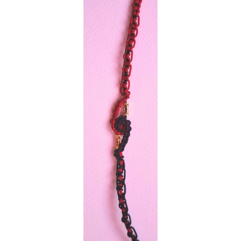 Bracelet coulissant macramé de soie Arabesque, création Martine Portelli Bracelet coulissant macramé de soie Arabesque, création Martine Portelli