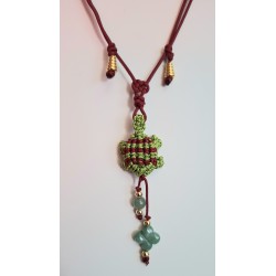 Collier coulissant 2 en 1 en macramé de soie et aventurine verte Tortue, création Martine Portelli