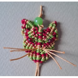 Pendentif en macramé de soie, agate verte et cornaline Chat
