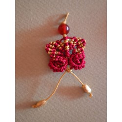 Pendentif en macramé de soie et agate rouge Papillon