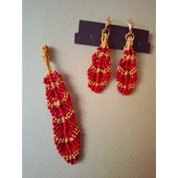 Boucles d'oreilles en macramé de soie Plume rouge