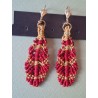 Boucles d'oreilles en macramé de soie Plume rouge, création Martine Portelli, Marseille