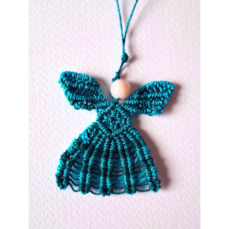 L'Ange Bleu en macramé de soie, création Martine Portelli, Marseille