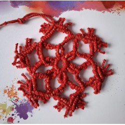 Etoile en macramé de coton métallisé Rouge, création Martine Portelli