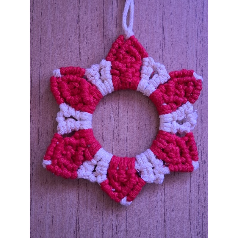 Couronne de Noël en macramé de coton, création Martine Portelli