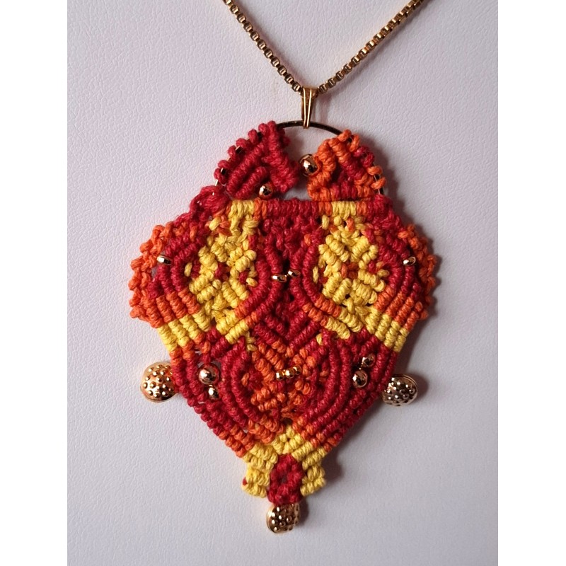 Pendentif tricolore en macramé de coton ciré Valentine, création Martine Portelli