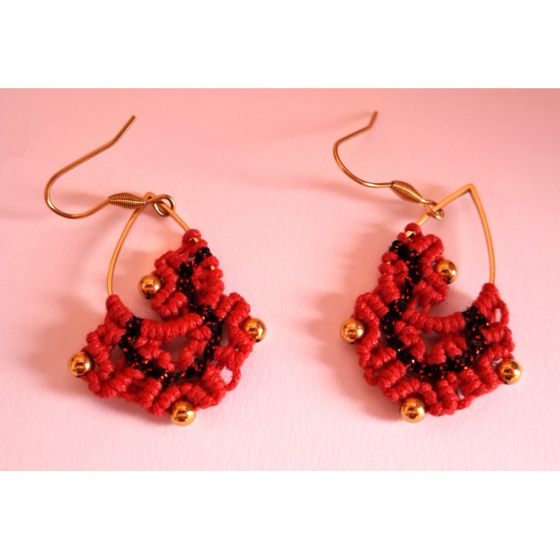 Boucles d'oreilles coeurs en macramé de coton ciré Valentine, création Martine Portelli