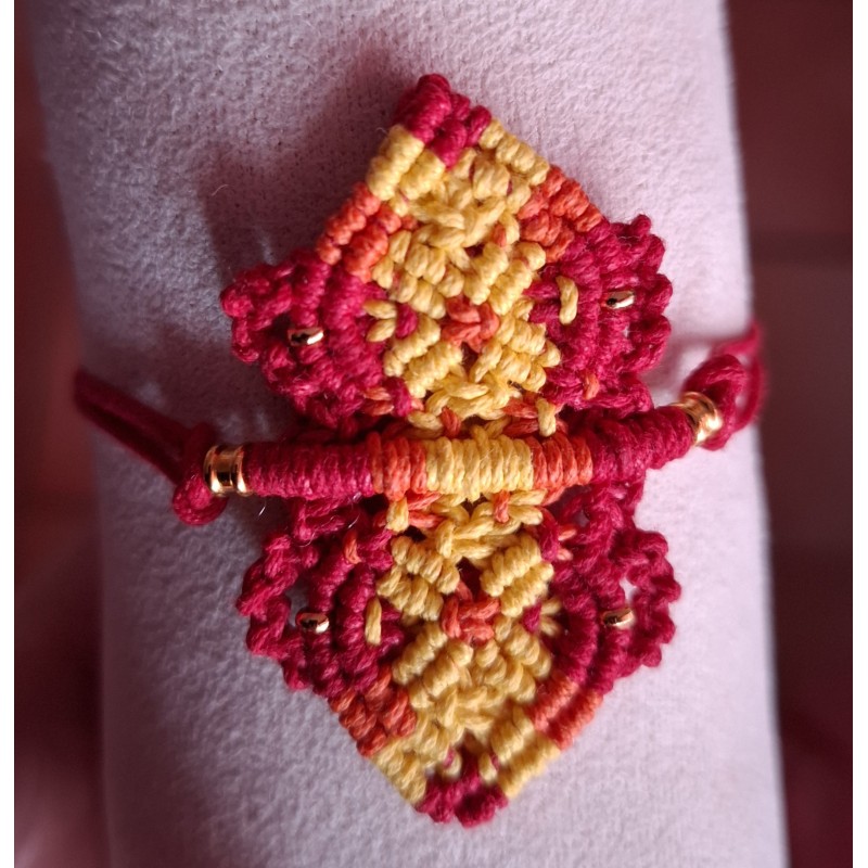 Bracelet tricolore coulissant en macramé de coton ciré Valentine, création Martine Portelli