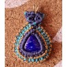 Pendentif Cléo lapis lazuli serti soie naturelle créé par Martine Portelli