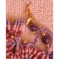 Pendentif en macramé de coton, soie et améthystes Lilas 2