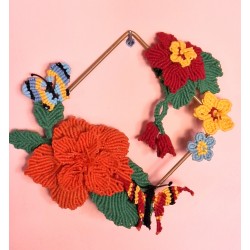 Suspension  en macramé de coton ciré Le pouvoir des fleurs