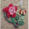 Pendentif La fine fleur , création Martine Portelli en micro-macramé de coton égyptien avec opale rose.