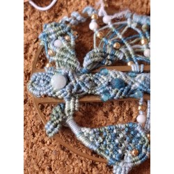 Pendentif en micro macramé de coton et gemmes Rêveries marines