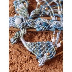 Pendentif en micro macramé de coton et gemmes Rêveries marines