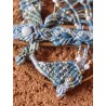 Pendentif en micro macramé de coton et gemmes Rêveries marines