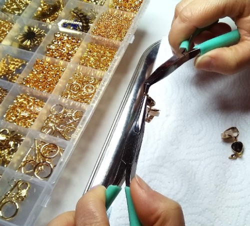 Travail gemme bijoux